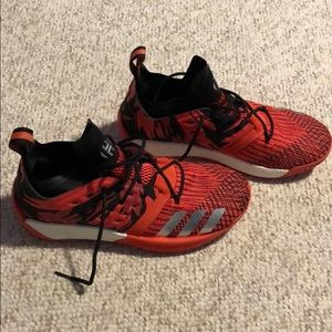 Men’s basketball sneakers